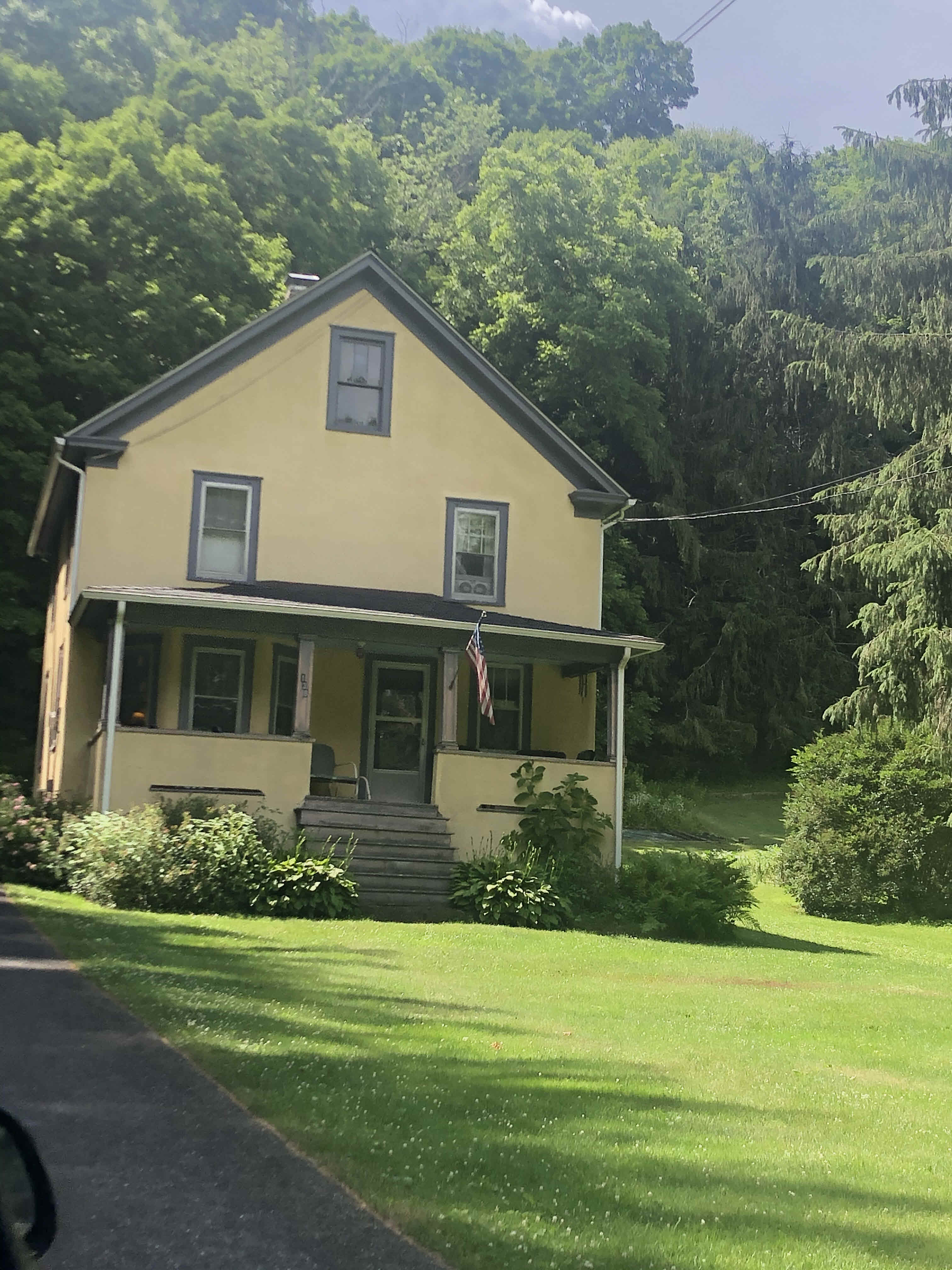 Building photograph for 138 UNDERMOUNTAIN ROAD
